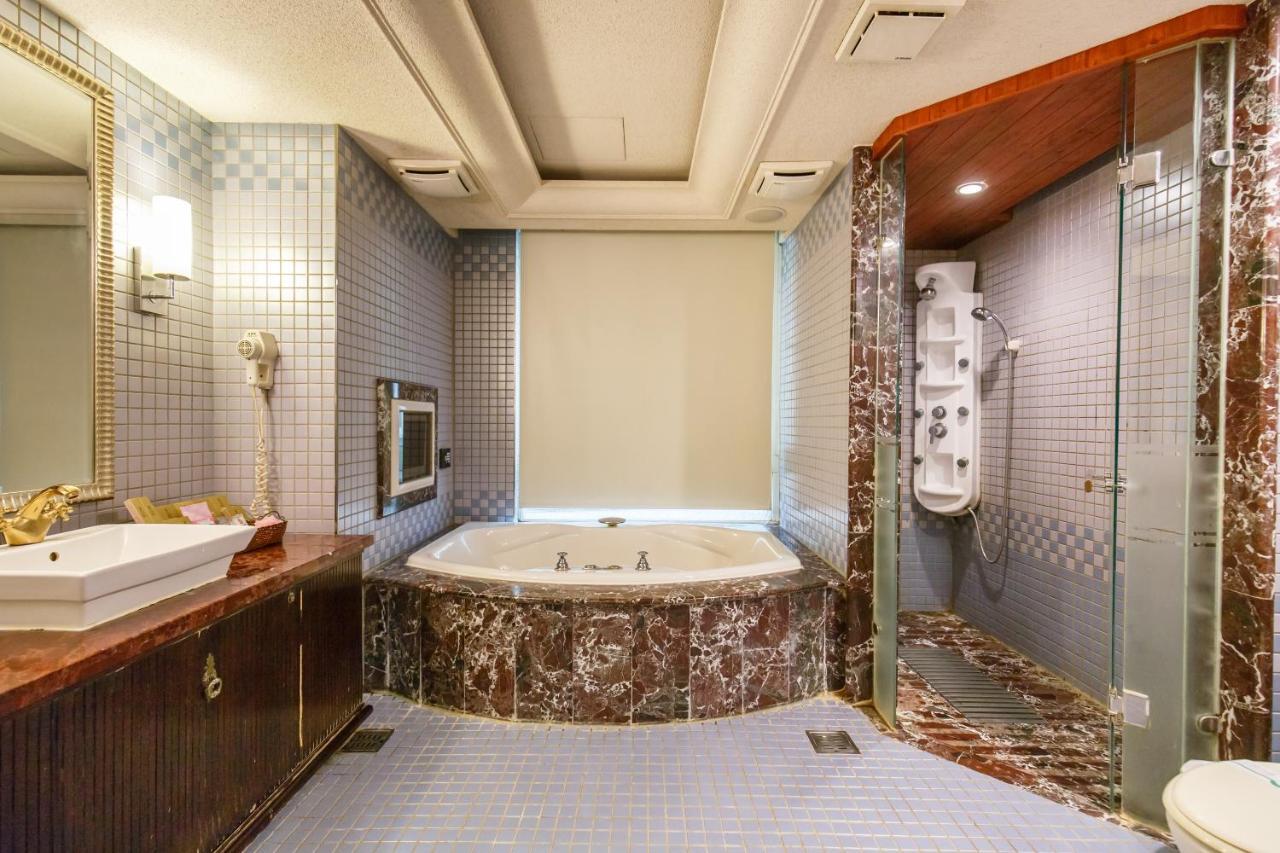 Love Tree Motel Taipei Luaran gambar